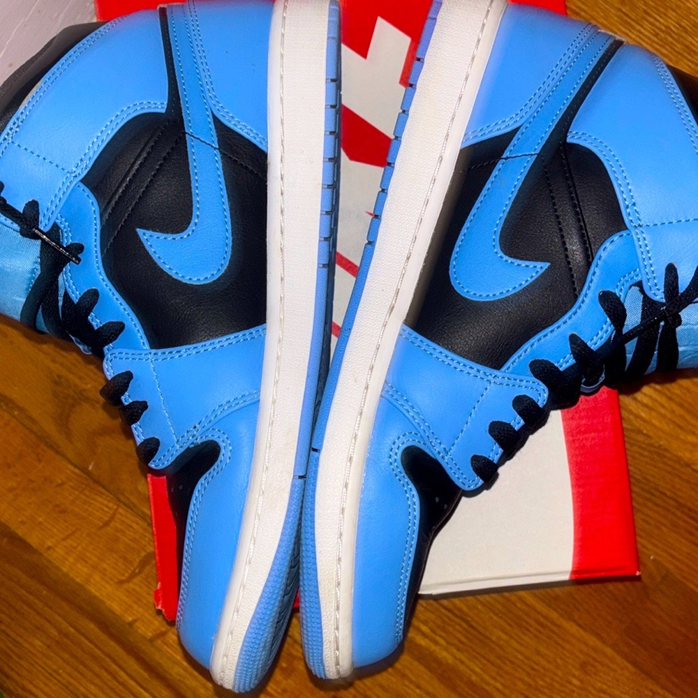 Jordan 1 Mid 'University Blue Black Size 10 Men’s YBO - Picture 2 of 11
